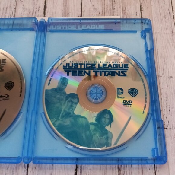 Justice League vs Teen Titan DVD and Blu-Ray 2 Disc Animated Movie - Picture 4 of 5
